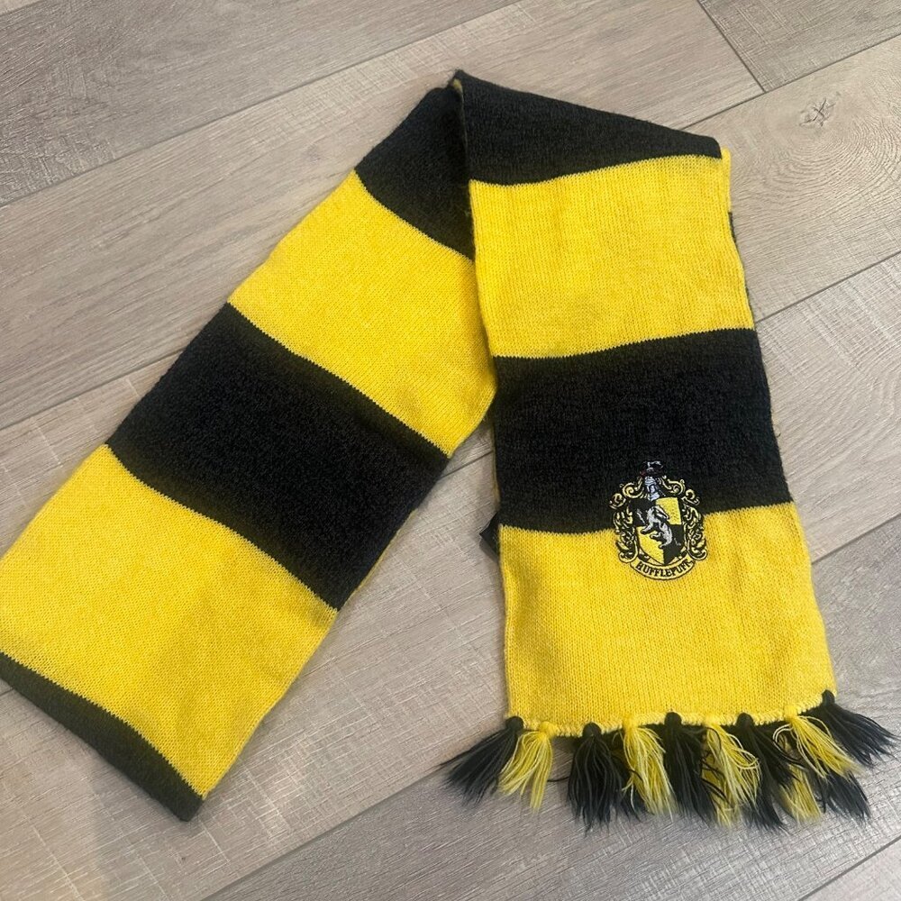 HARRY POTTER YELLOW AND BLACK SCARF HUFFLEPUFF SCARVE
